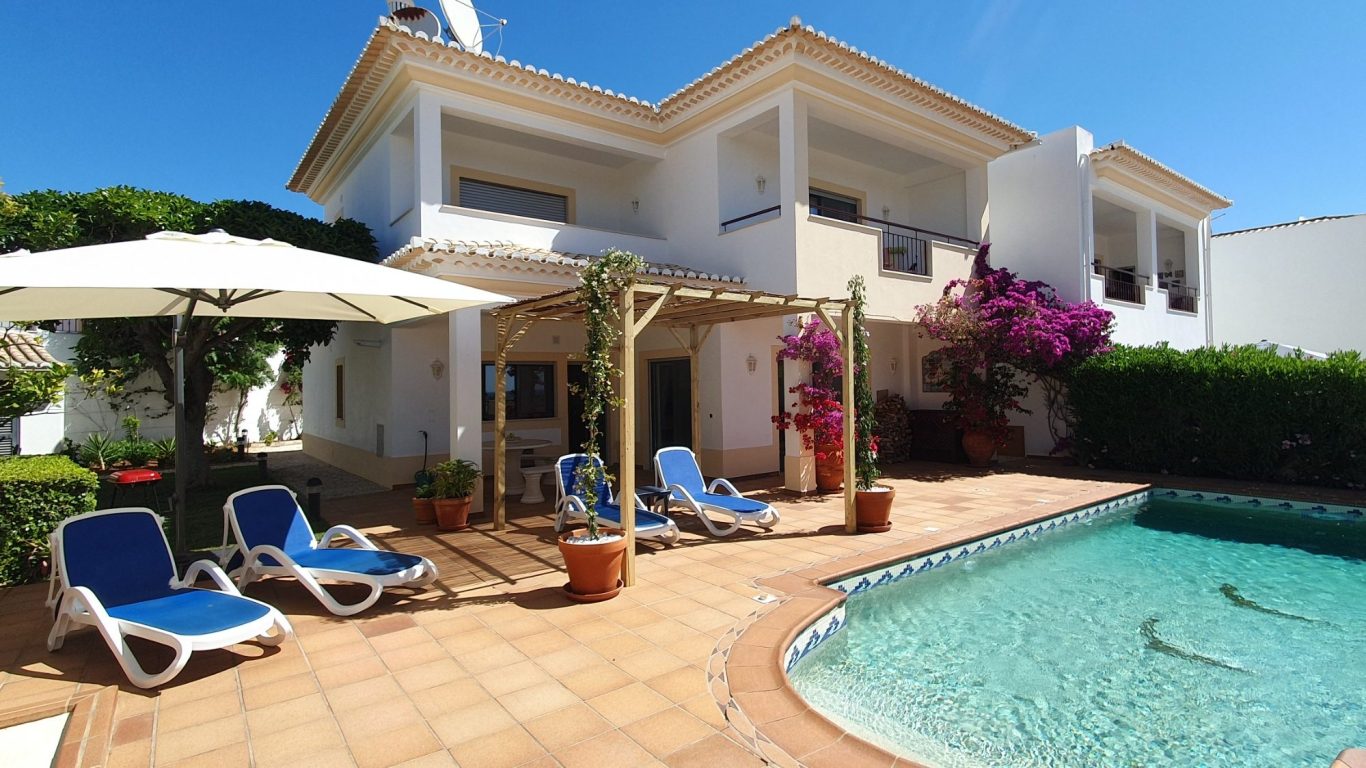 Alba Villa Lagos – Luxury Holiday Villa Exterior Luxury holiday villa with private pool in Lagos Algarve, close to beaches, perfect for families and couples